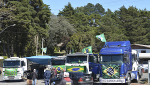 Manifestação de caminhoneiros na cidade de Caxias do Sul (RS), nesta quinta-feira (9), em favor do governo de Jair Bolsonaro.