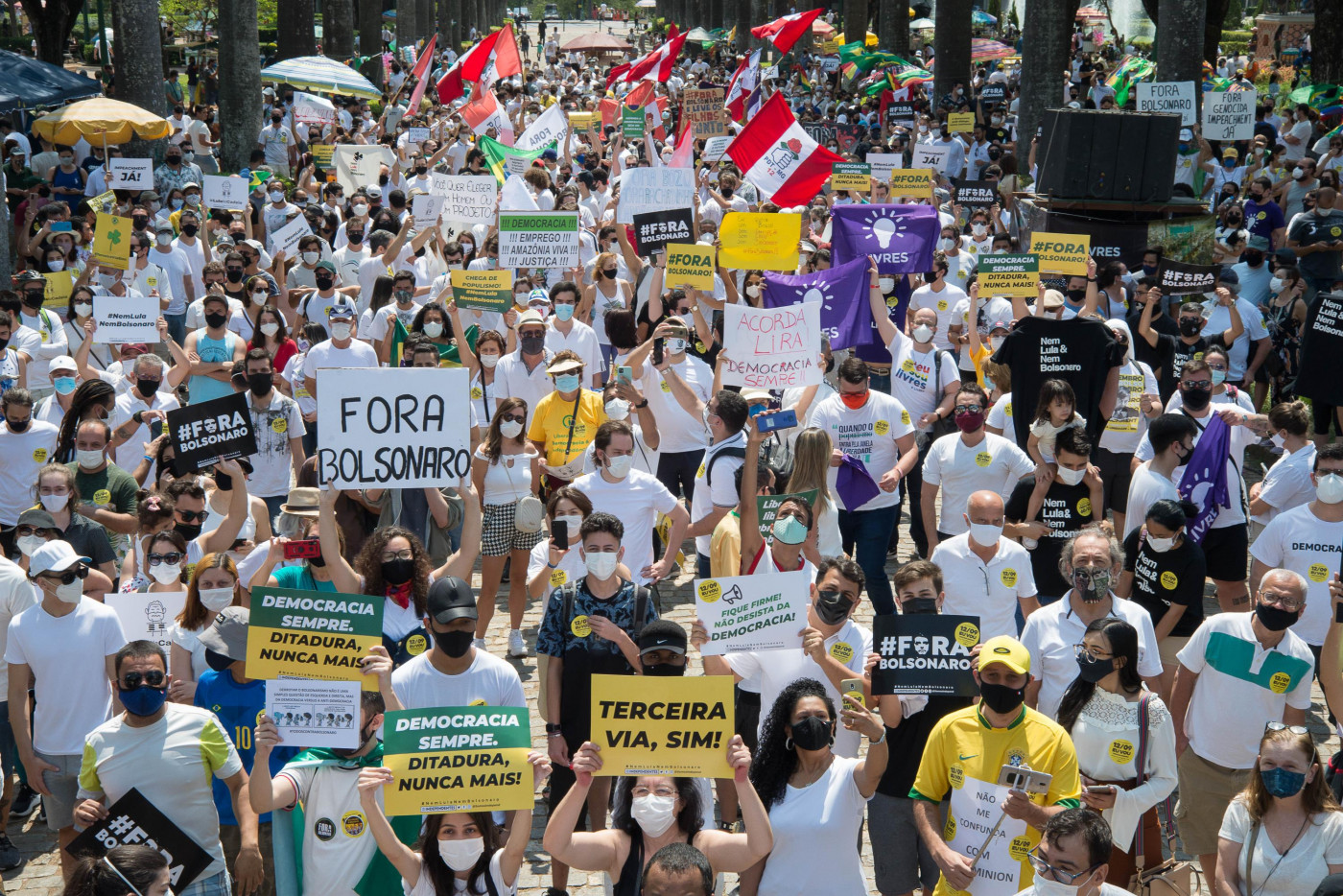 Manifestantes protestam em Belo Horizonte contra Bolsonaro