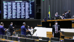 Presidente Arthur Lira conduz votação no plenário da Câmara