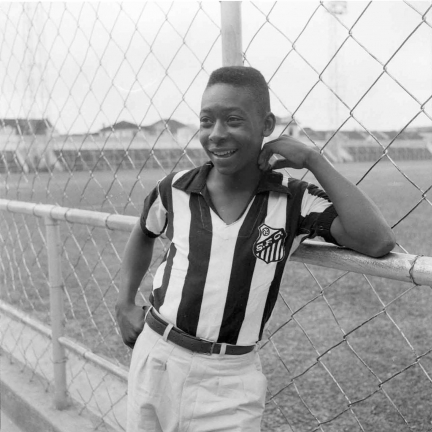 Pelé ingressou no Santos aos 15 anos, em 1956