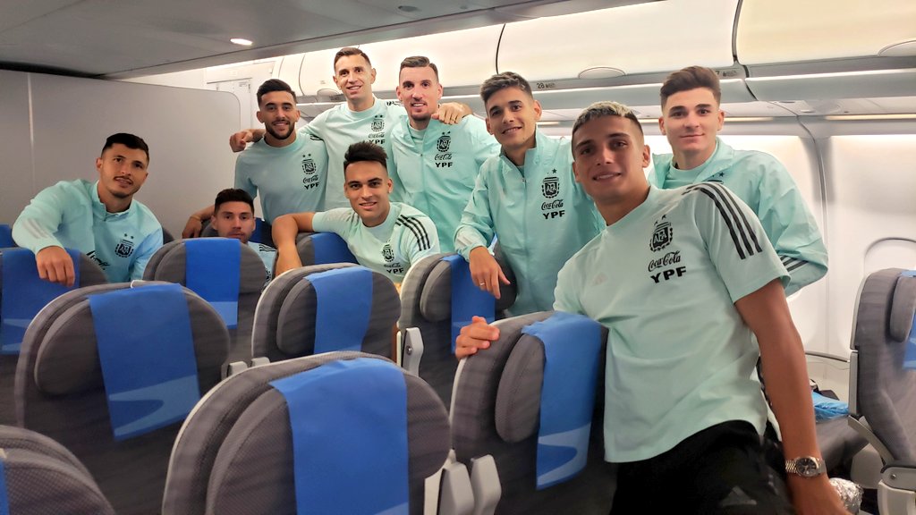 Seleção argentina volta para casa após confusão em jogo contra o Brasil