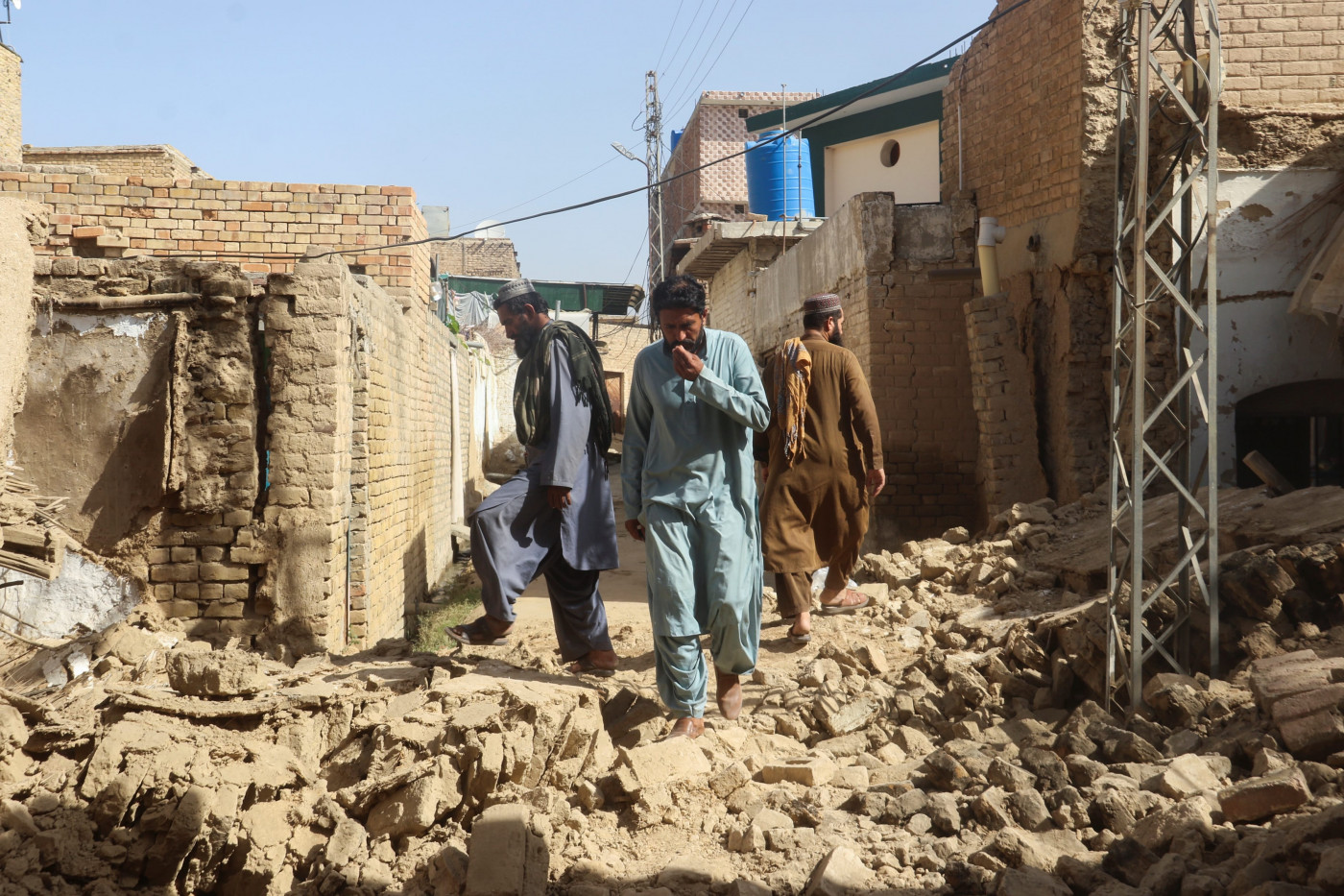 Casas são destruídas após terremoto atingir o Paquistão