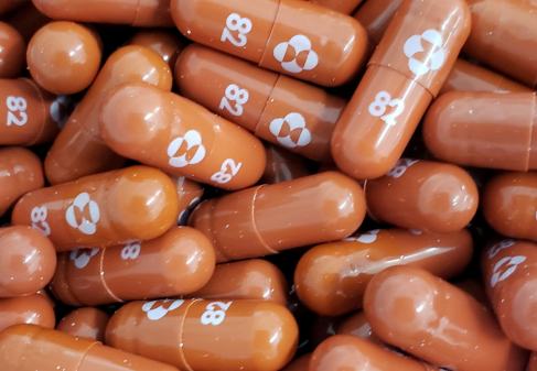 Farmacêutica MSD pede autorização de uso emergencial de remédio contra Covid-19 nos EUA