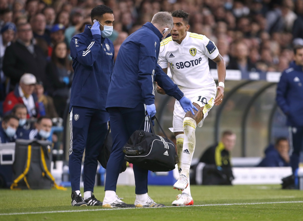 Raphinha deixou a partida do Leeds sentindo dores