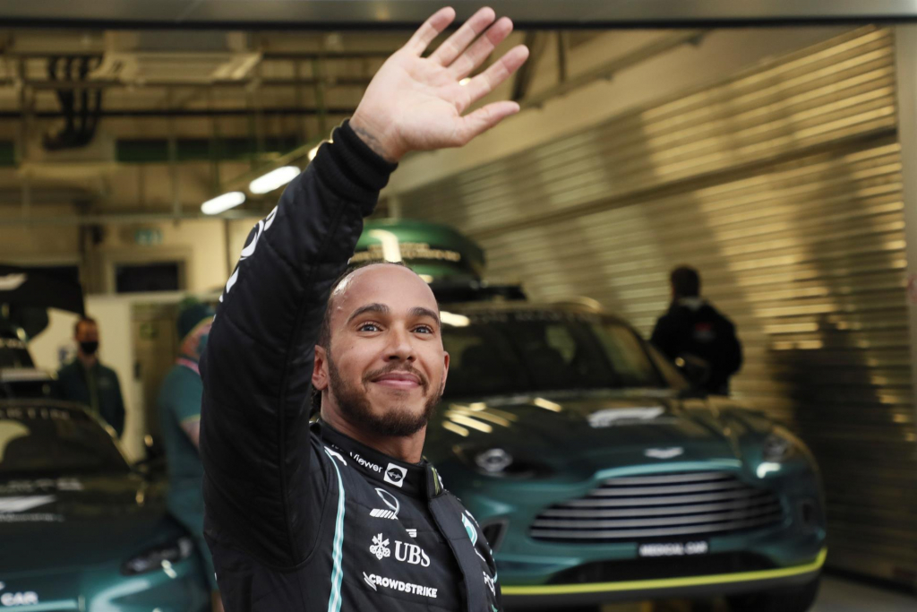 Lewis Hamilton lança marca de tequilas não alcoólicas