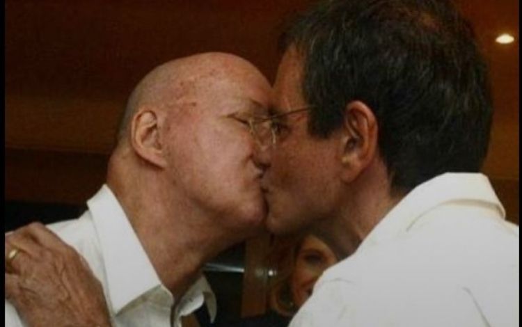 Gilberto Braga beijando Edgar Moura Brasil