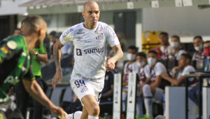 Diego Tardelli em partida do Santos contra o América-MG