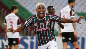 John Kennedy marcou duas vezes no jogo entre Fluminense e Flamengo, pelo Brasileirão