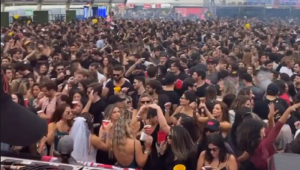Festa Esbórnia com milhares de pessoas, em evento-teste autorizado pela prefeitura do Rio de Janeiro