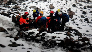 Equipes resgatam turistas após avalanche no Equador