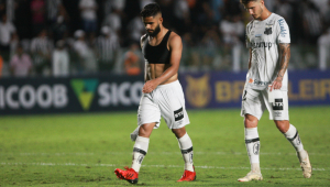 Jogadores do Santos lamentam derrota para o América-MG