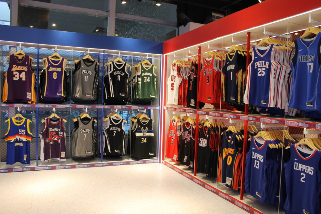 Maior da América Latina, megaloja NBA Store Arena é inaugurada no RJ