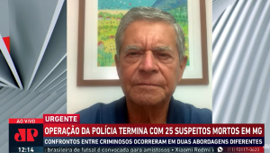 O coronel reformado José Vicente dá entrevista de sua casa ao programa Headline News, que destaca no GC a morte de 25 suspeitos em ação policial em Minas Gerais