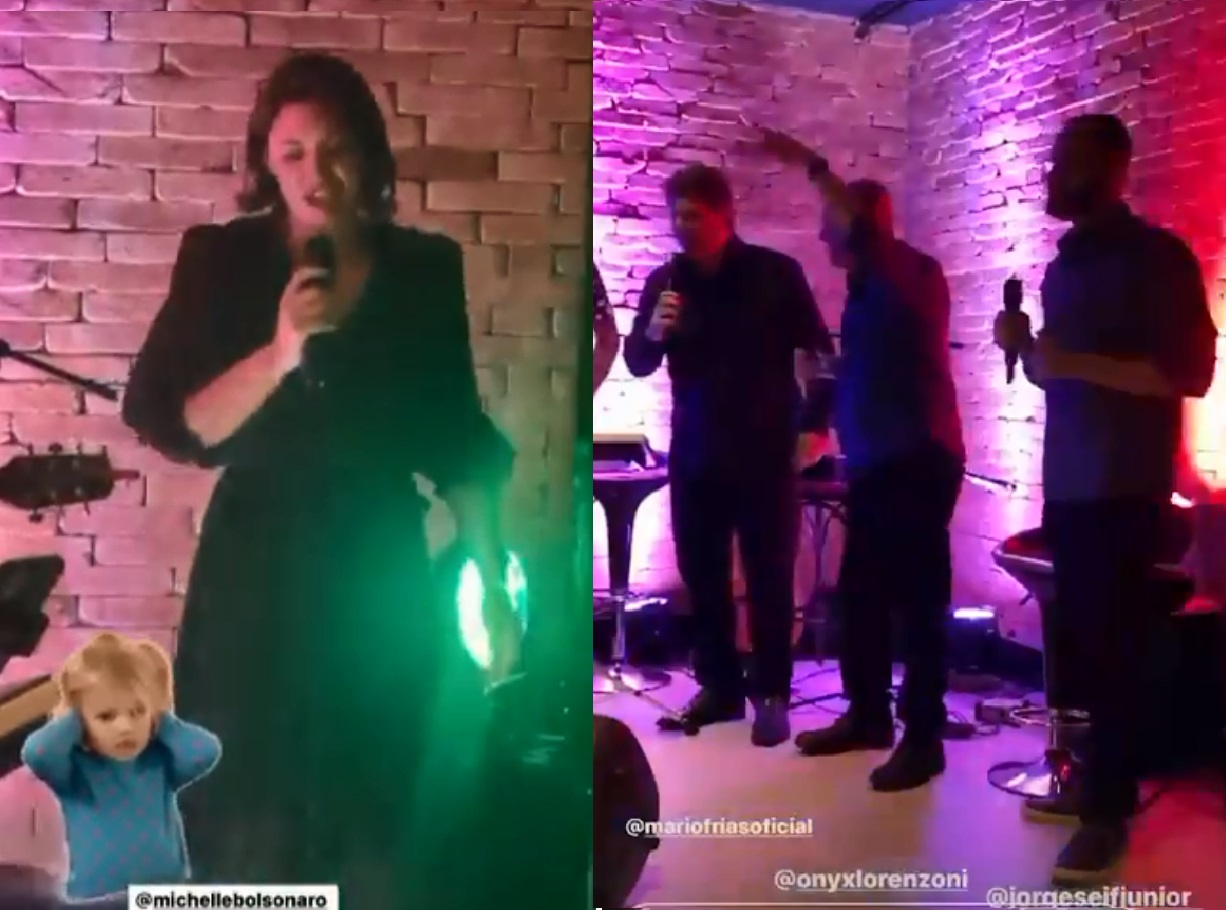 Michelle Bolsonaro cantando no karaokê, segurando um microfone e usando um vestido de manga 3/4 preto; três homens cantando no karaokê com calças e camisas pretas e segurando microfones