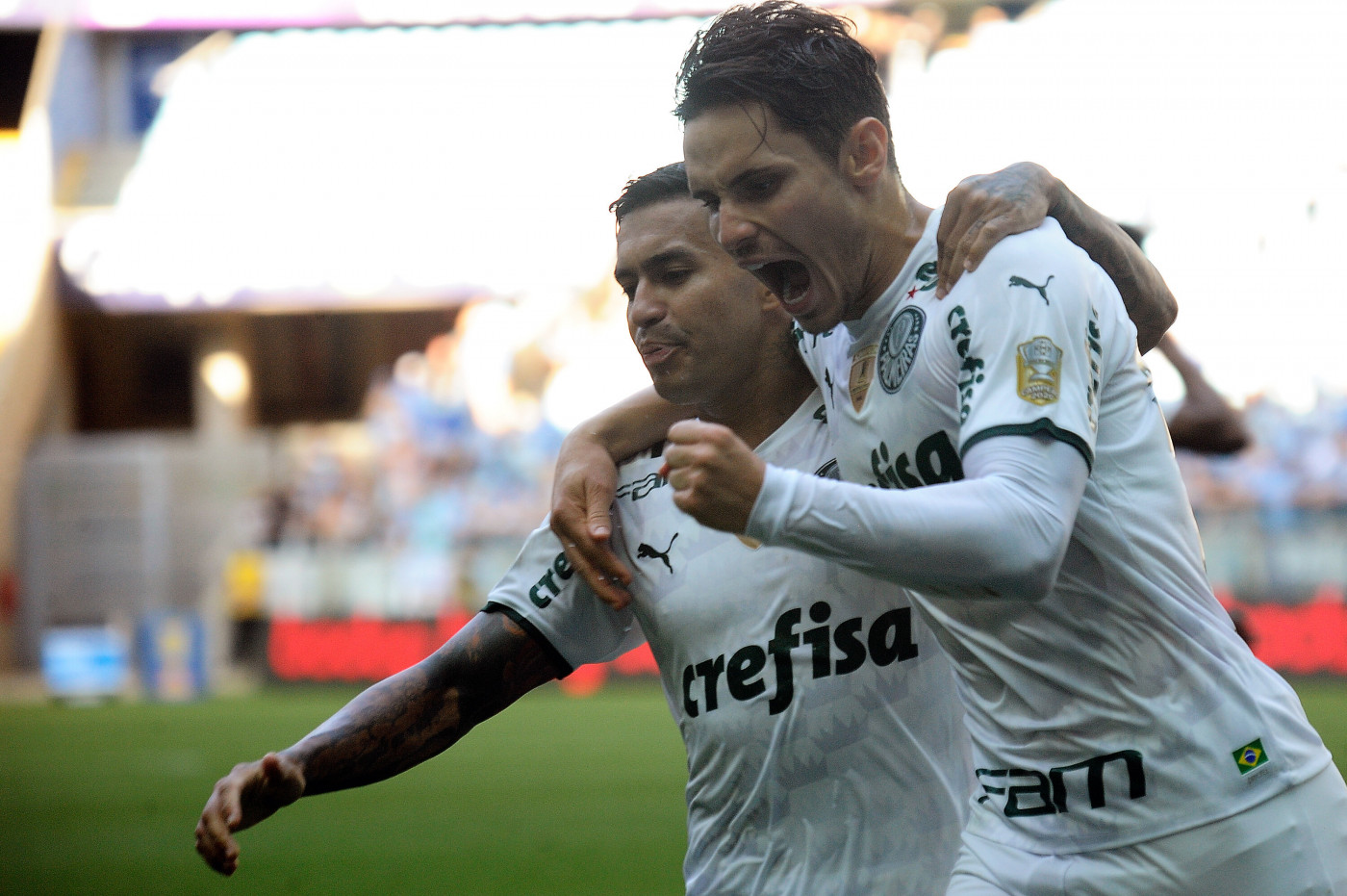 Vídeo: Tiroteio interrompe jogo de futebol americano do ensino