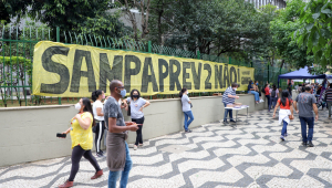 Servidores públicos municipais de São Paulo se manifestam contra a reforma da previdência municipal, denominada Sampaprev 2