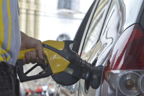 Puxada por gasolina, prévia da inflação vai a 1,17% em novembro, a maior em 19 anos