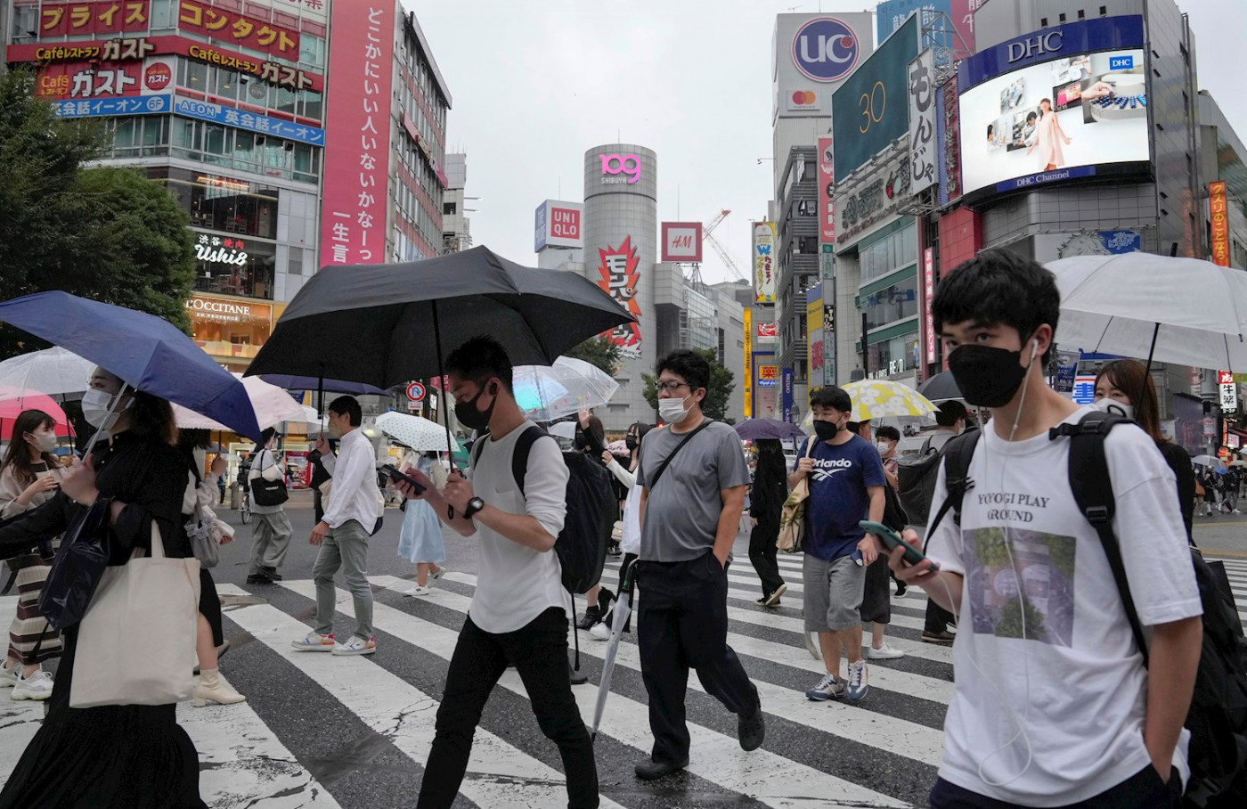 Pessoas usam máscara de proteção no Japão