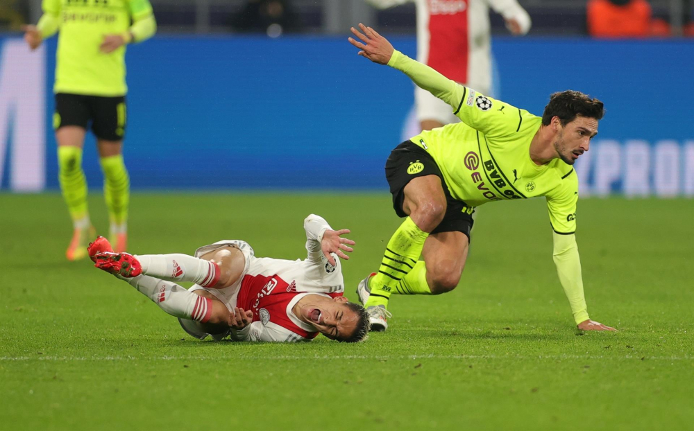 Hummels foi expulso de Dortmund x Ajax após entrada no brasileiro Antony