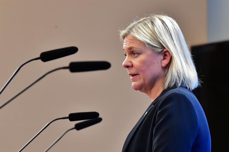 Magdalena Andersson fala ao parlamento sueco após ser eleita primeira-ministra pela segunda vez