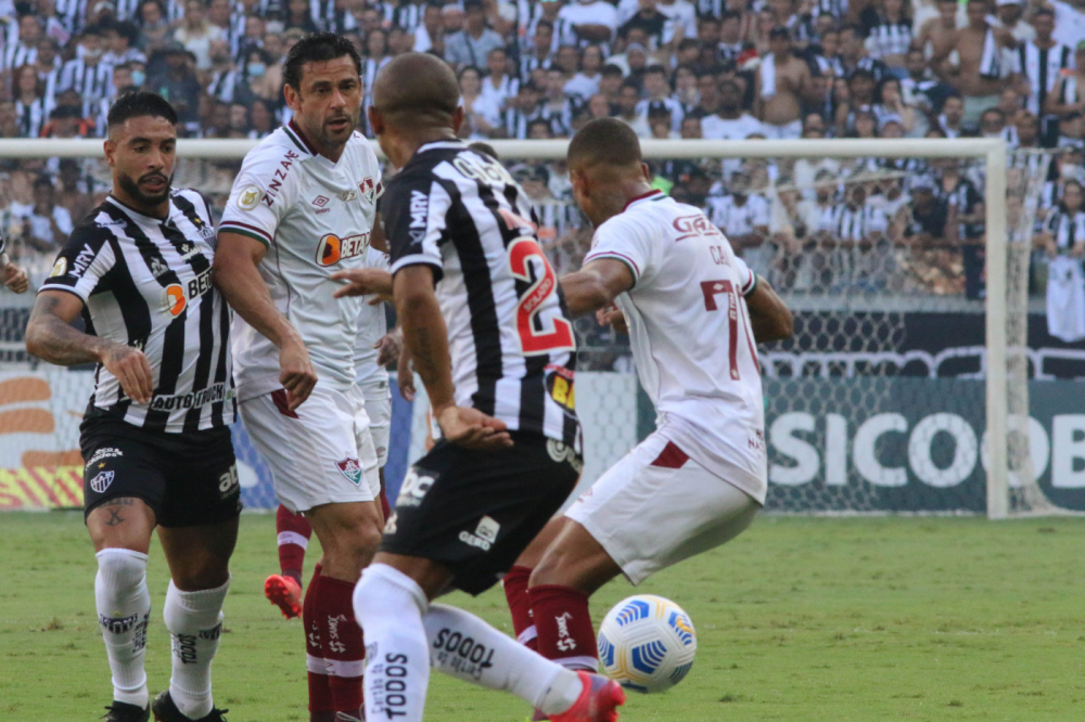 O Atlético-MG venceu o Fluminense por 2 a 1 e ficou perto do título do Brasileirão