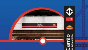 Nova placa da estação Carrão do Metrô, agora com o nome da rede Assaí Atacadista