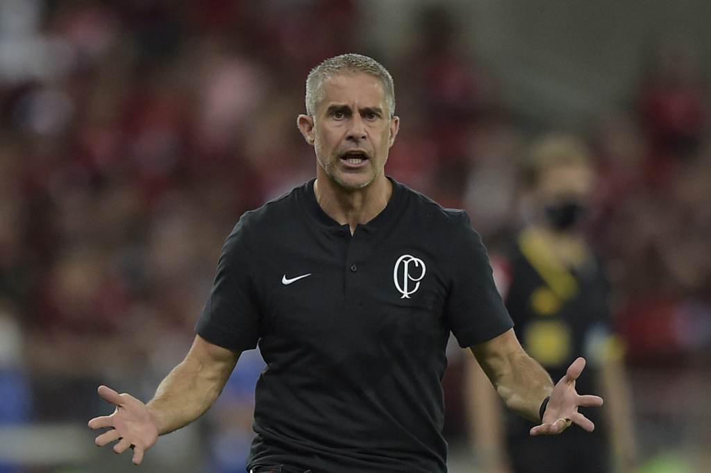 Sylvinho lamentou a derrota do Corinthians para o Flamengo no Maracanã