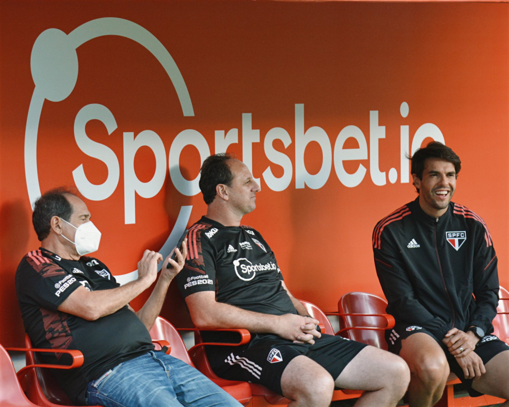 Muricy Ramalho, Rogério Ceni e Kaká conversam durante treino do São Paulo