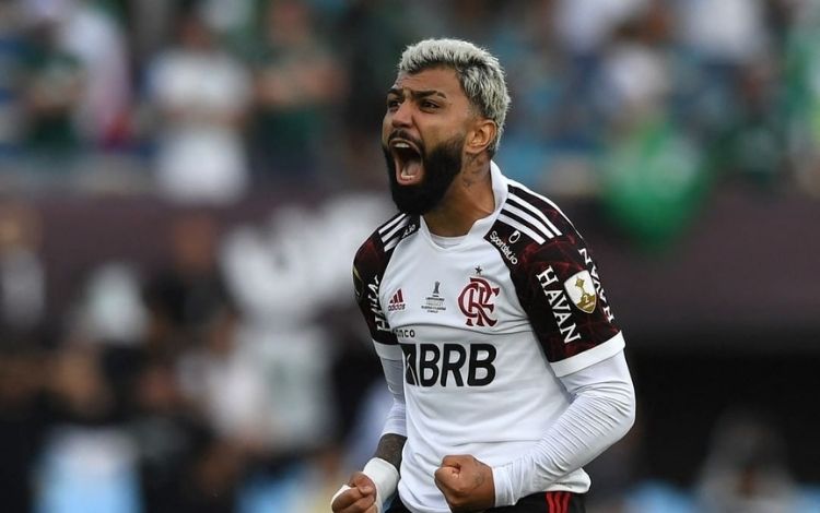 Gabigol comemorando