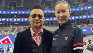 Ding Li e Peng Shuai em torneio em Pequim