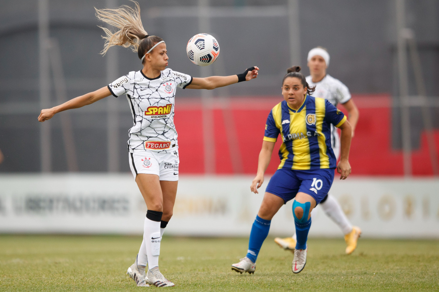 Corinthians goleia e se garante nas quartas da Libertadores feminina