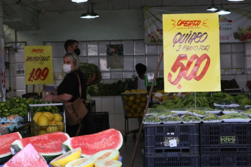 Frutas, verduras e combustíveis puxam a inflação de novembro; veja os itens que mais subiram