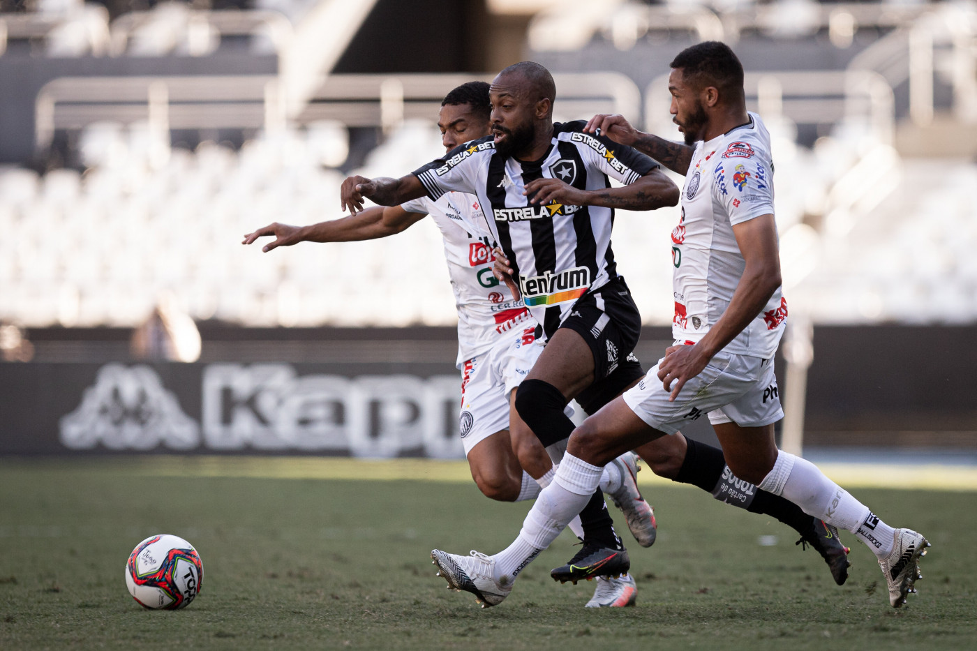 O Botafogo garantiu vaga na série A ao ganhar do Operário