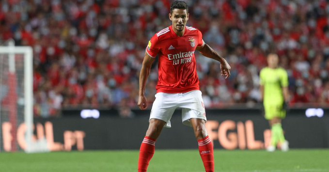 Lucas Veríssimo sofreu uma grave lesão em partida do Benfica