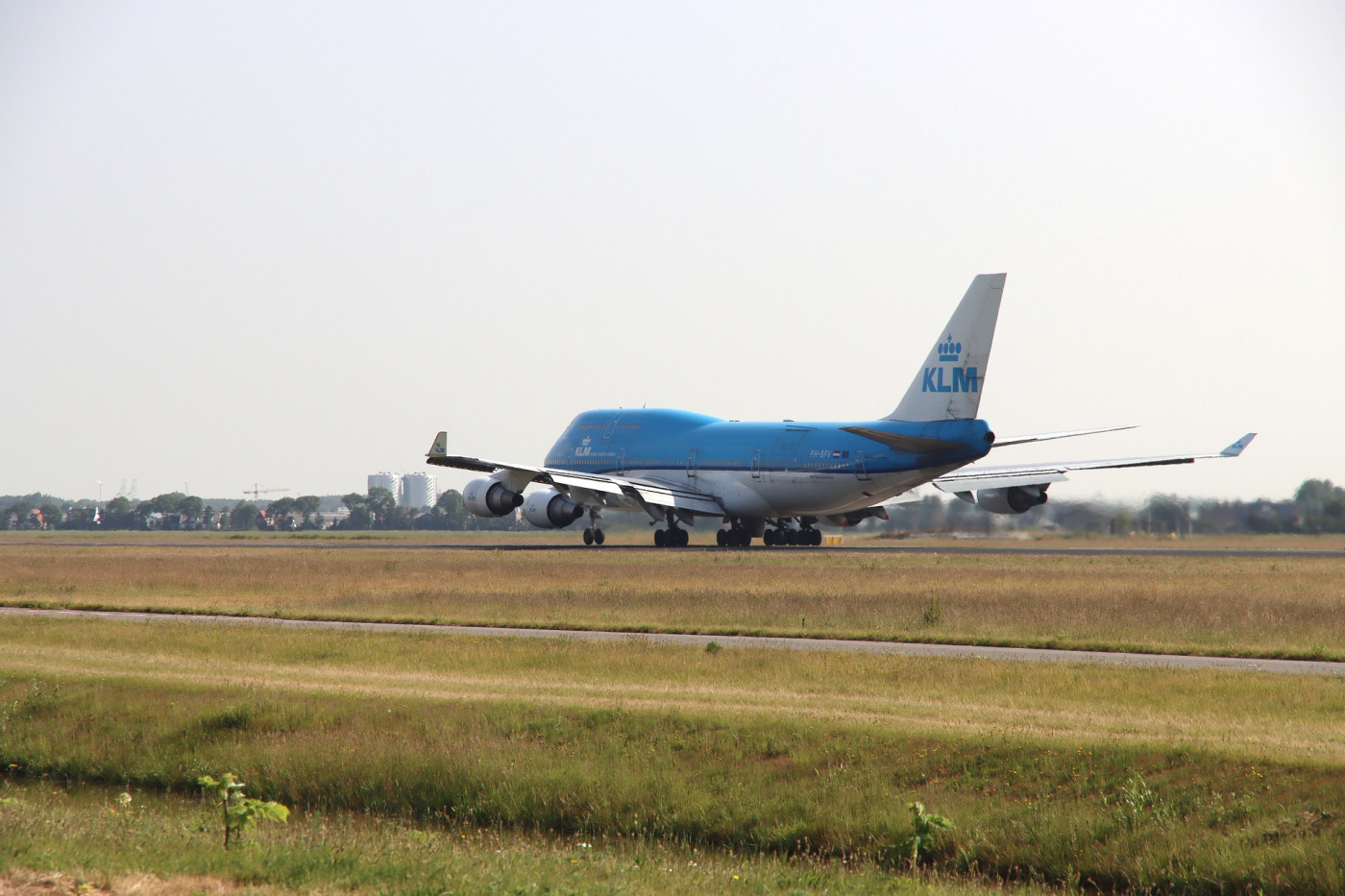 Avião pousa no aeroporto Schiphol de Amsterdã