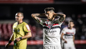 Rigoni lamenta chance perdida em jogo do São Paulo contra o Athletico-PR no Brasileirão