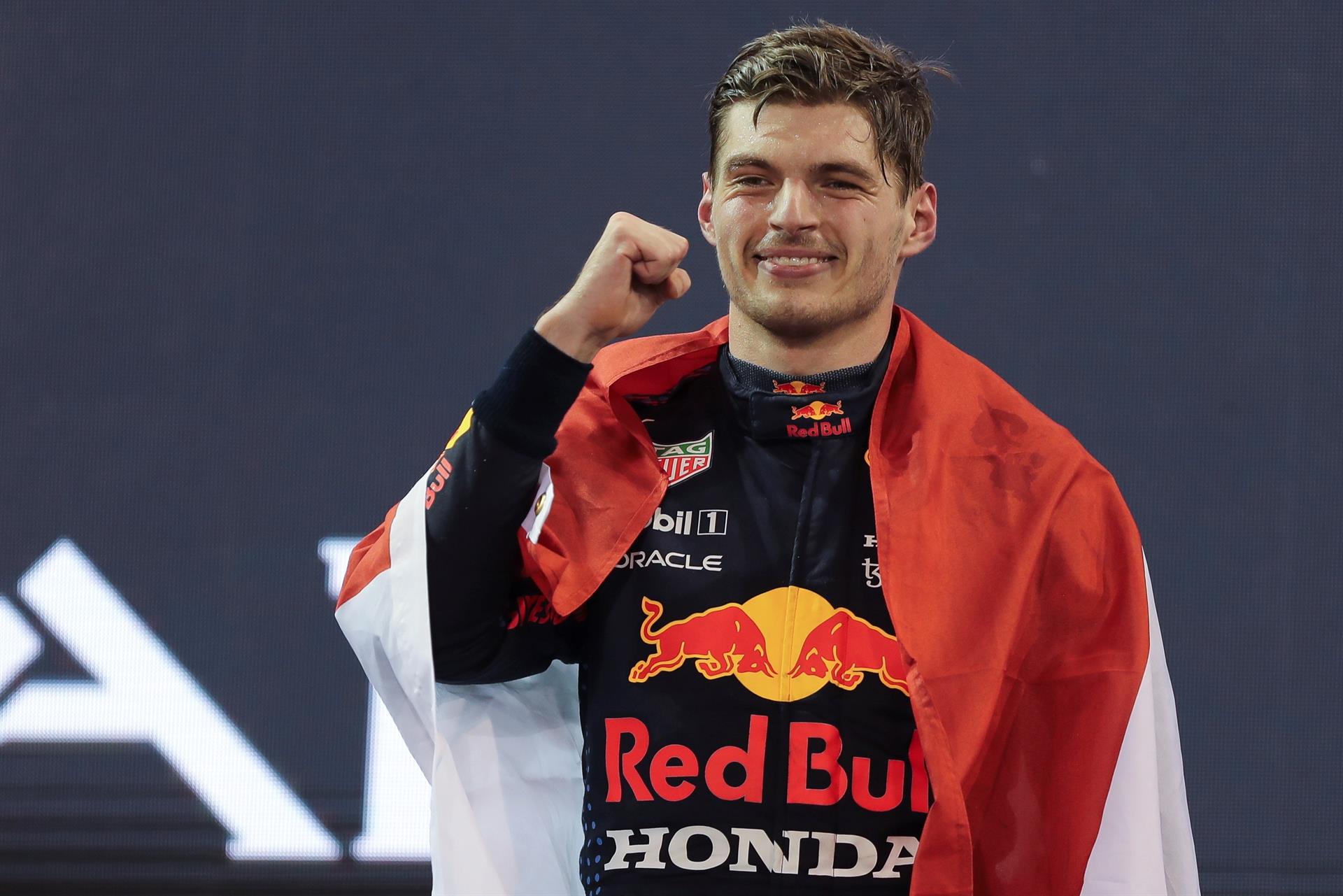 Max Verstappen celebra vitória da Fórmula 1 em Abu Dhabi, 2021