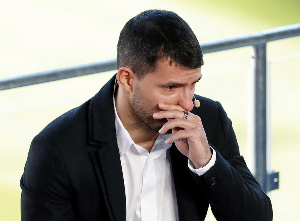 Sergio Aguero anunciou aposentadoria dos gramados por causa de problemas cardíacos