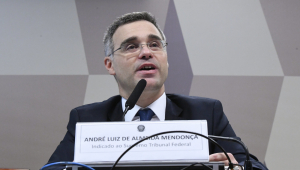 André Mendonça fazendo seu pronunciamento durante a sabatina para o cargo de ministro do STF na CCJ do Senado Federal
