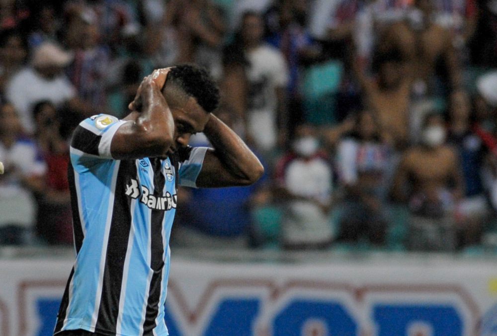 Grêmio vence o Atlético-MG, mas é rebaixado pela terceira vez para a Série B