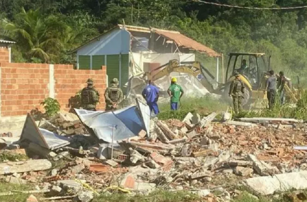 demolicao casas milicias rio