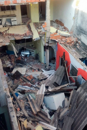 Escombros do desabamento de uma casa em Itaquera