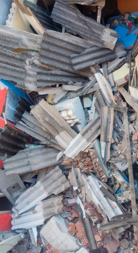 Escombros do desabamento de uma casa em Itaquera