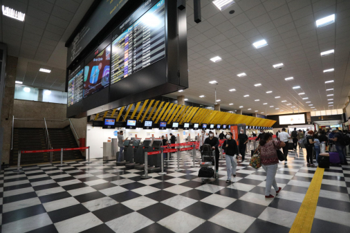 Quarentena para viajantes não vacinados contra a Covid-19 passa a valer a partir de sábado