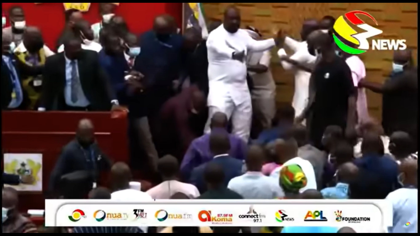 Briga no parlamento de Gana