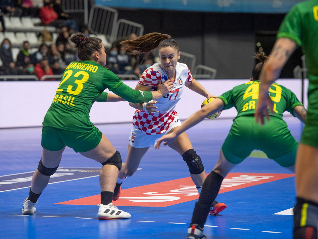 Seleção brasileira venceu a Croácia na estreia do Mundial feminino de handebol