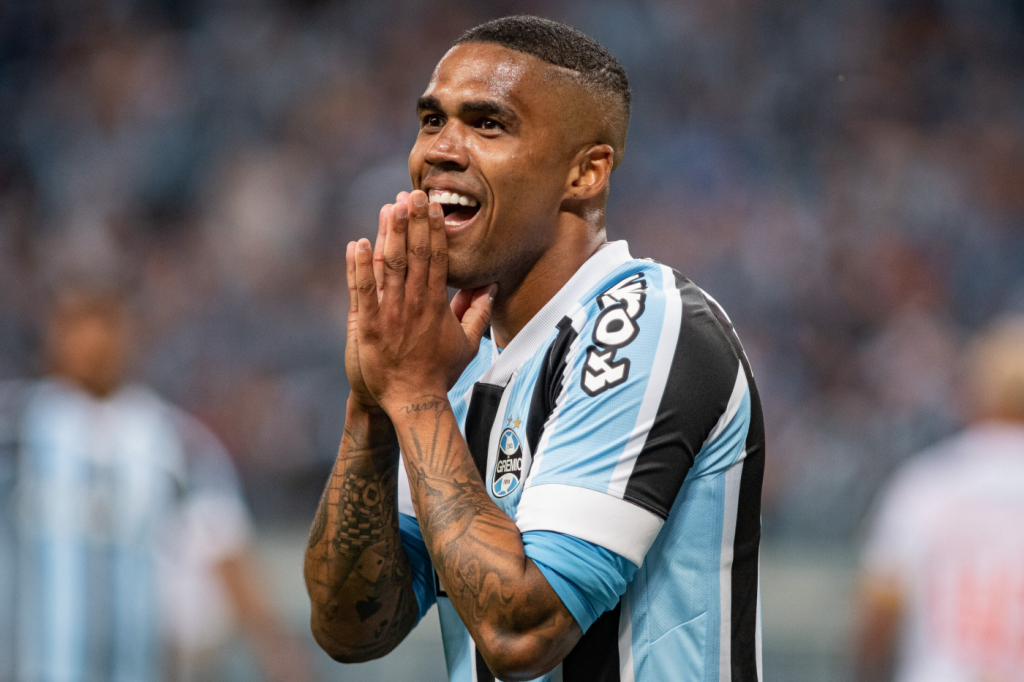 Douglas Costa foi rebaixado com o Grêmio para a Série B do Campeonato Brasileiro