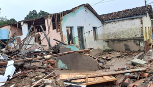 Casa destruída em Itambé, na Bahia
