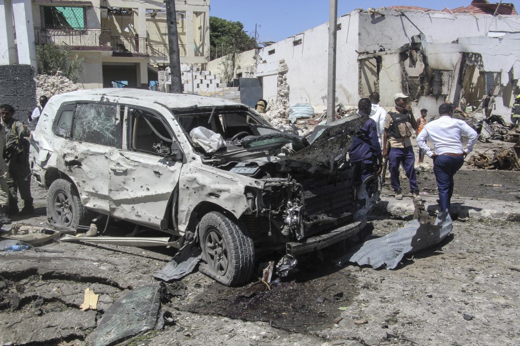 carro explodido na Somália