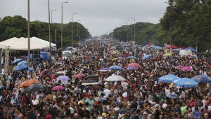 Pessoas no carnaval de rua no Distrito Federal em 2018